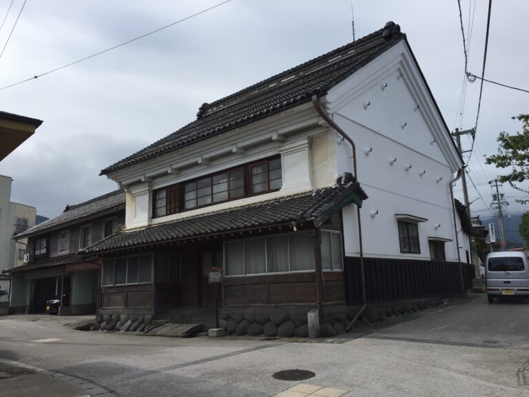 【須坂探訪】　製糸業全盛期に造られた旧信陽銀行　ひっそりと佇む!　