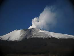 【山はいいね】　浅間山　日本有数の活火山　雨上がり　白雲たなびく浅間山