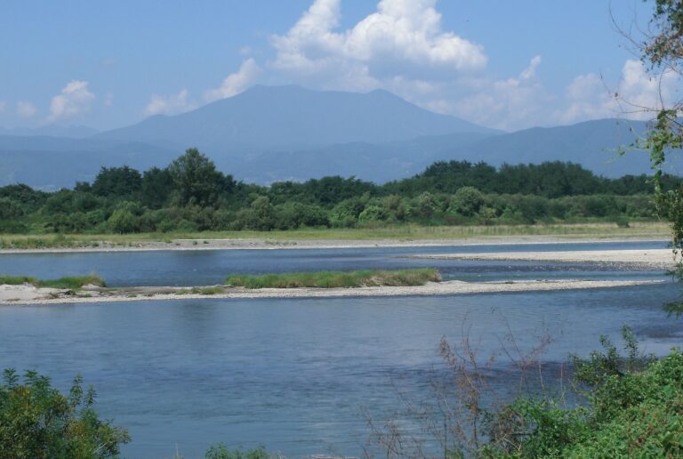 【千曲川】　屋島橋河原　千曲の流れ滔々の調べも激しき今宵かな！（須坂高校逍遙歌の一節）