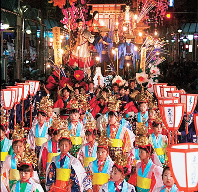 みちのく通信　花巻鳥谷崎神社秋祭り　風流山車を曳くお稚児さんがかわいい！