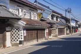「蔵の町須坂」は嘗ての製糸業華やかし頃の蔵が一杯!　交番・銀行・CVSまでもが蔵造り！　