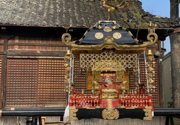 須坂祇園祭で牛頭天王をお迎えする金色の神輿
