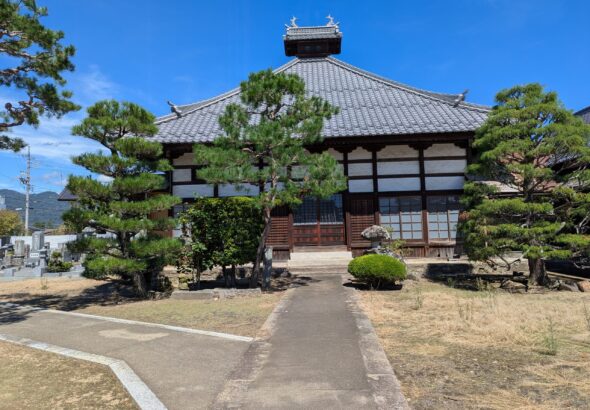 池翁禅寺の本堂と鐘楼（長野市稲里町下氷鉋）